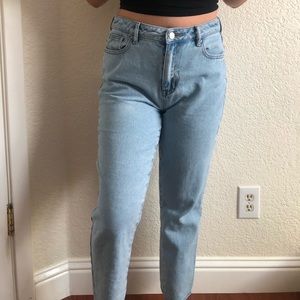 HIGH WAISTED MOM JEANS FROM PACSUN.